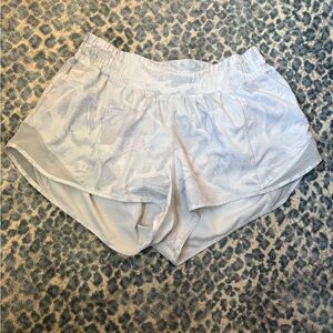 Lululemon Hotty Hot Shorts - 2.5in